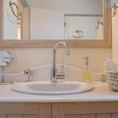 Anemoessa Cycladic House 펜션 *