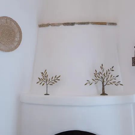 펜션 Anemoessa Cycladic House *